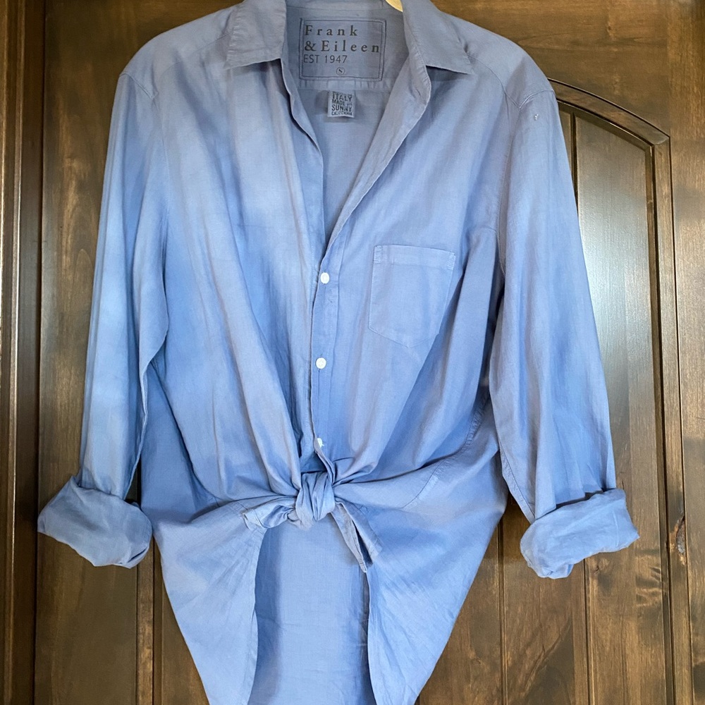 Frank and Eileen button down size small